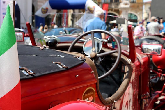 A Finale Ligure un raduno auto d’epoca speciale: «Quattro ruote per chi non vede» A Finale Ligure un raduno auto d’epoca speciale: «Quattro ruote per chi non vede»