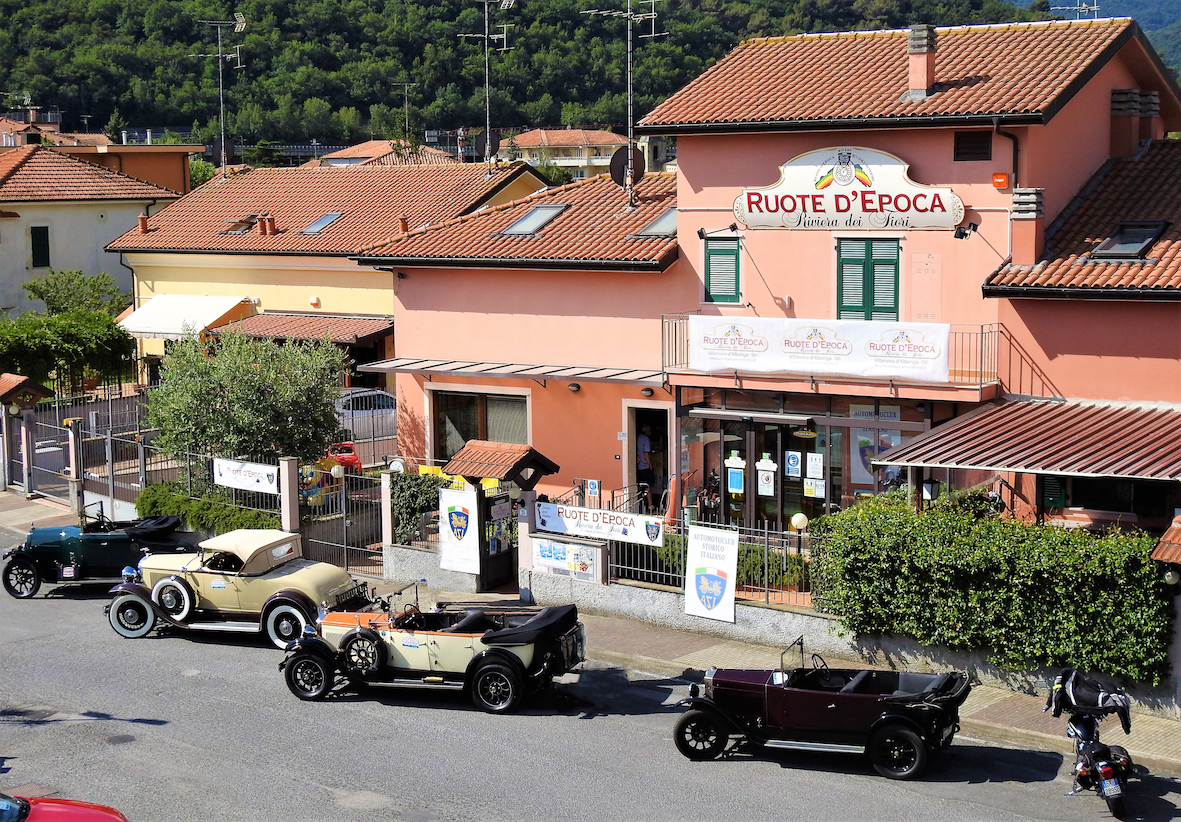 Tutto il calendario 2023 dedicato alle moto e auto d’epoca con il “Ruote d’Epoca Riviera dei Fiori”