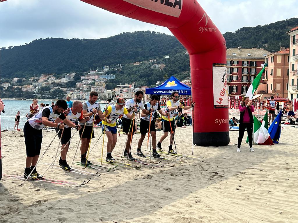 A Laigueglia torna “Sci di fondo on the beach”, squadre da tutta Italia si sfidano sul litorale di uno dei Borghi più belli d’Italia A Laigueglia torna “Sci di fondo on the beach”, squadre da tutta Italia si sfidano sul litorale di uno dei Borghi più belli d’Italia