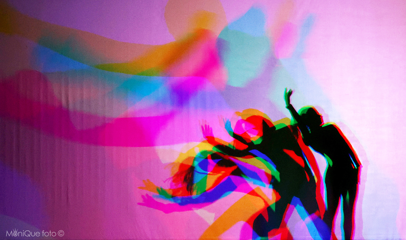 Cosmos” dell’Evolution Dance Theater al Festival d’Autunno: un viaggio tra scienza, arte e meraviglia