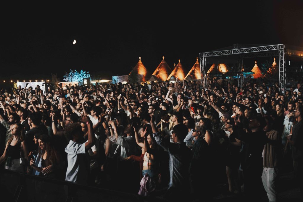 Dieci anni di VIVA! Festival dal 31 luglio al 2 agosto 2026 a Locorotondo (BA) Dieci anni di VIVA! Festival dal 31 luglio al 2 agosto 2026 a Locorotondo (BA)