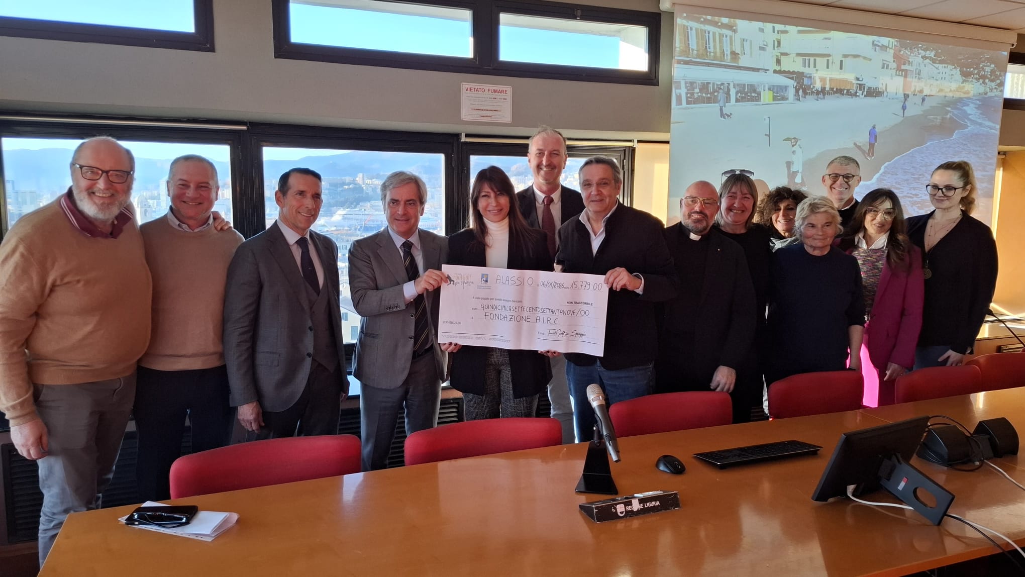 In Regione consegnato l’assegno da 15.779 euro del Footgolf Alassio alla Fondazione Airc In Regione consegnato l’assegno da 15.779 euro del Footgolf Alassio alla Fondazione Airc